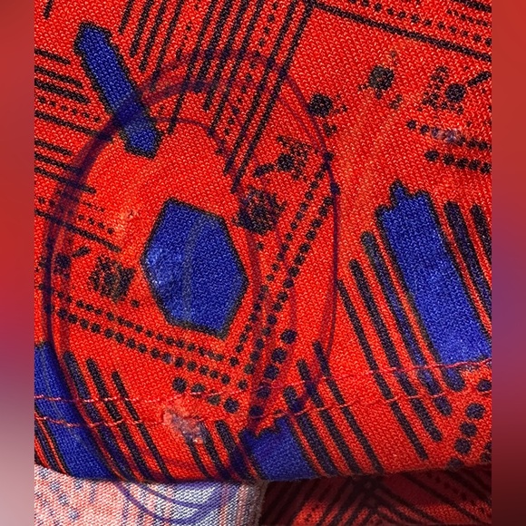LuLaRoe Red Blue Geometric Tribal Print‎ Short Sleeve Tunic Top S NEW with FLAW - Picture 9 of 14